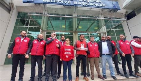 İzmir Büyükşehir Belediyesi çalışanları iş bırakarak sokağa indi